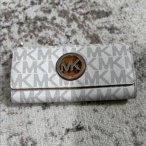 Sweet & Organized: Michael Kors Vanilla Flap Wallet|Gold Plated MK Meddalion